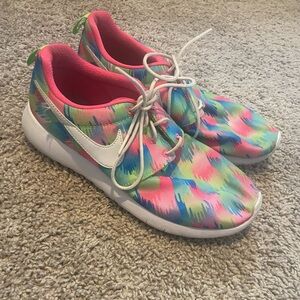 Girls/Womens 6.5Y Nike Multicolor Pattern Sneakers with White Swoosh
